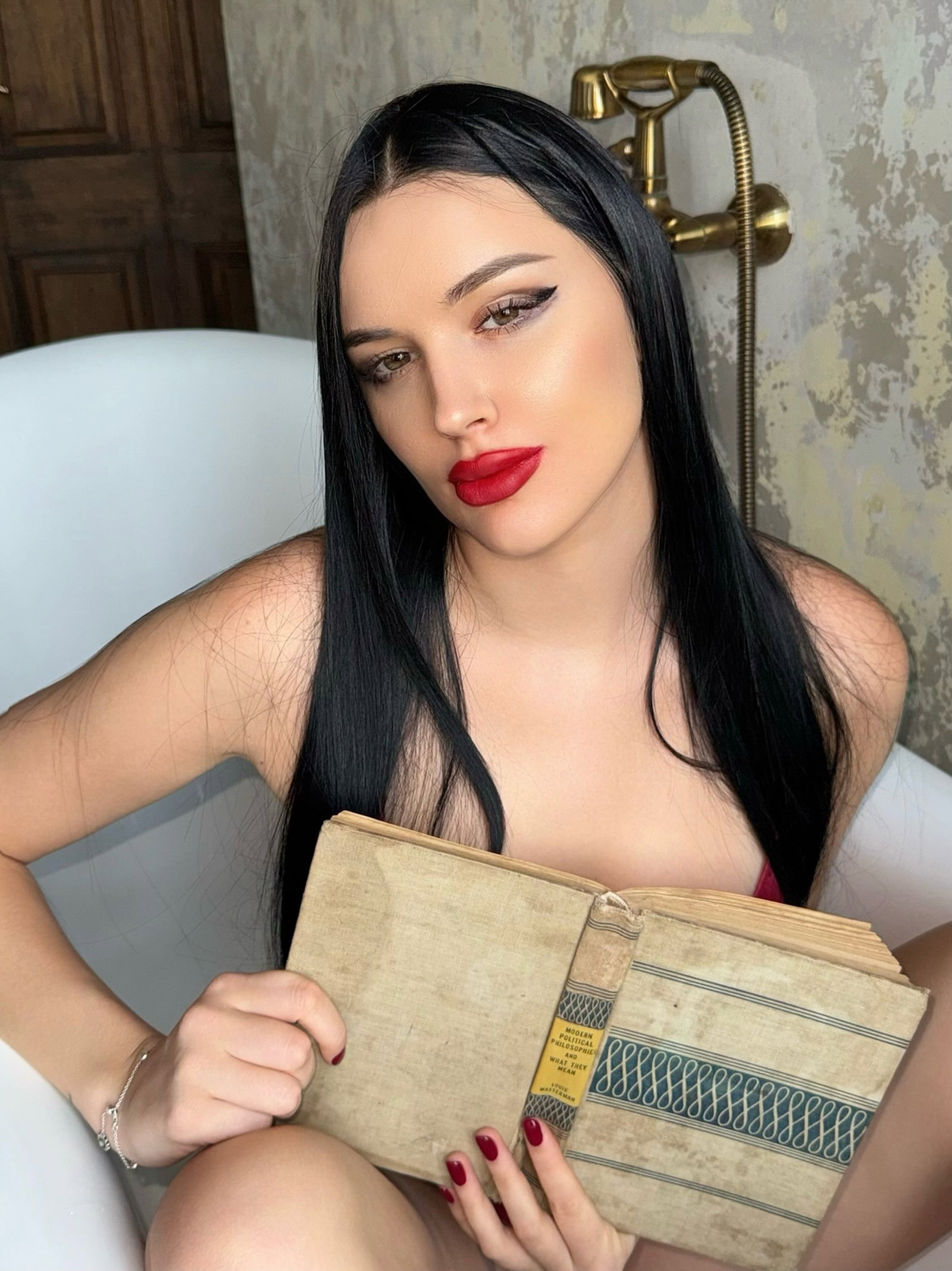 Mila - Onlyfans Creator
