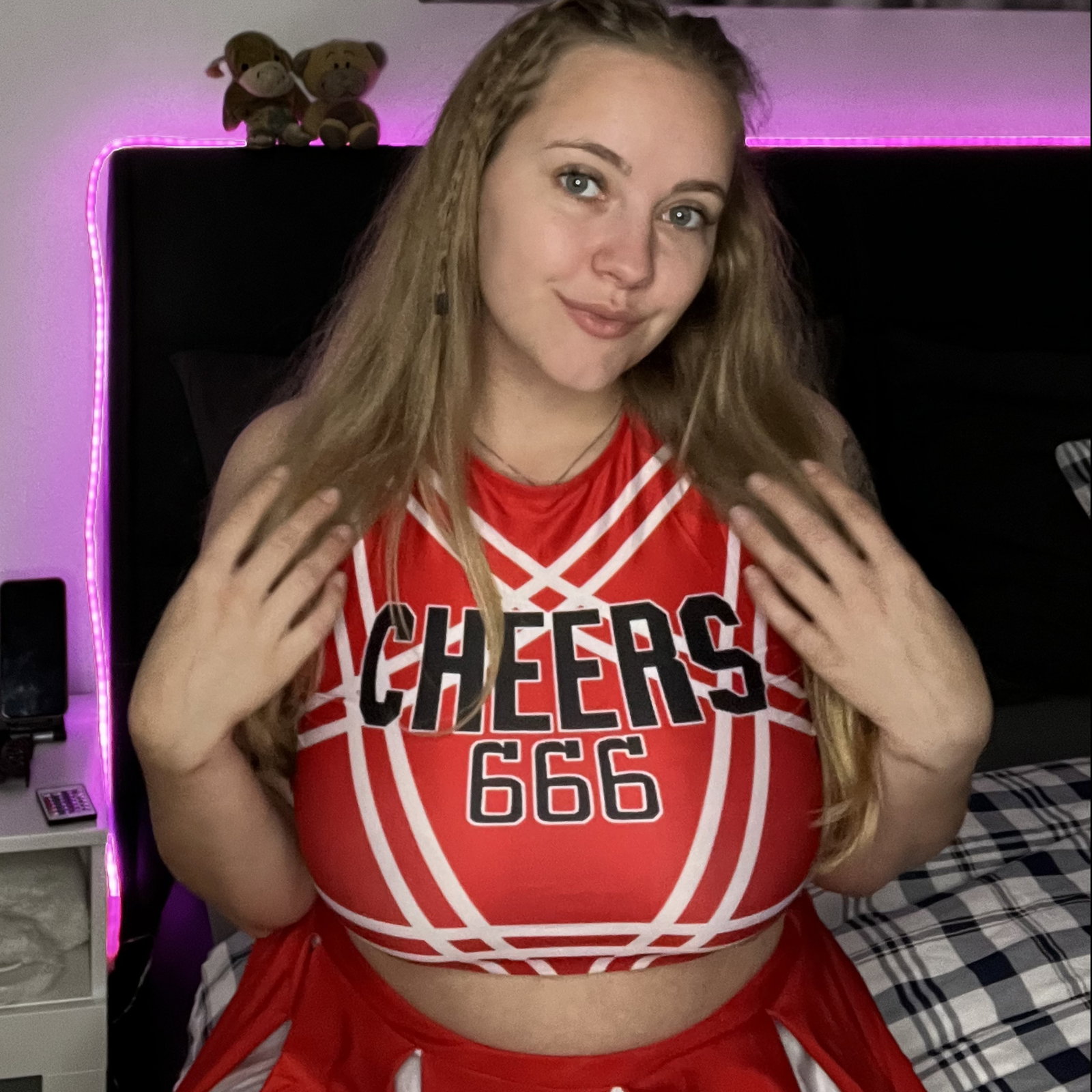 Julie - Onlyfans Creator