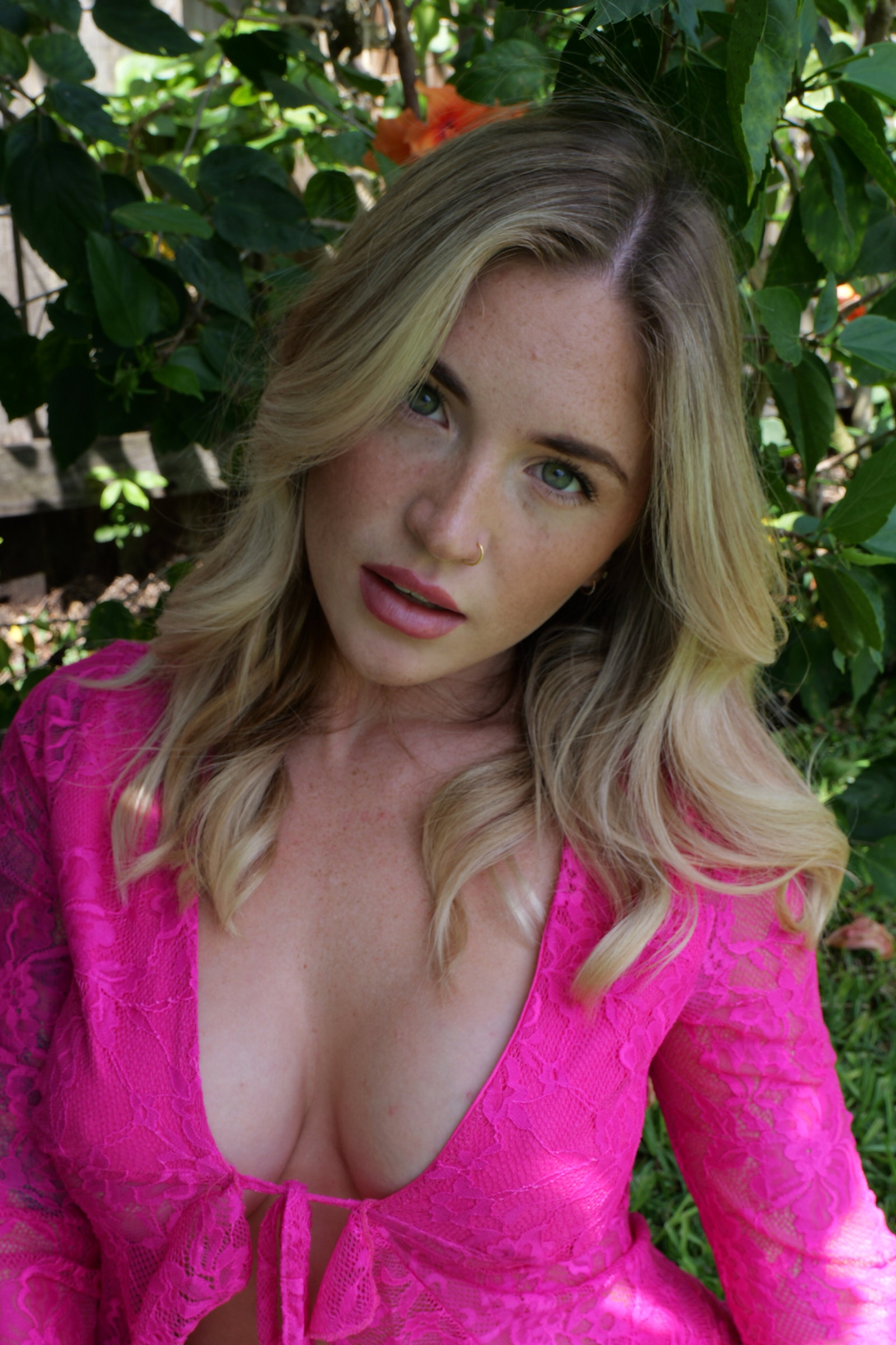 Zoeneli - Onlyfans Creator