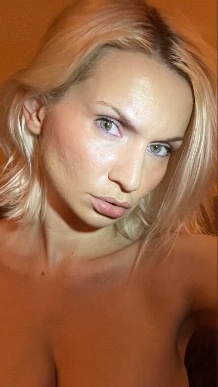 Zoie B - Onlyfans Creator